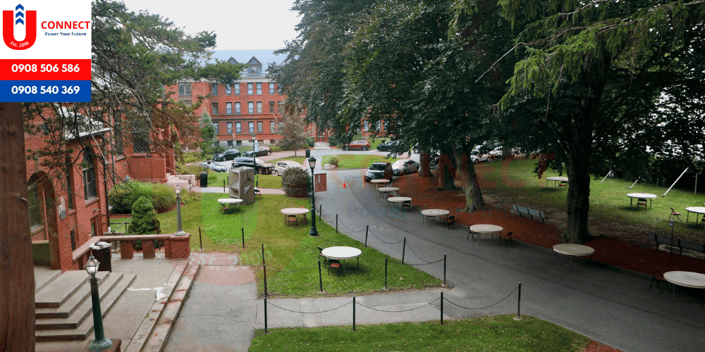 Trung học Worcester Academy, bang Massachusetts, Mỹ
